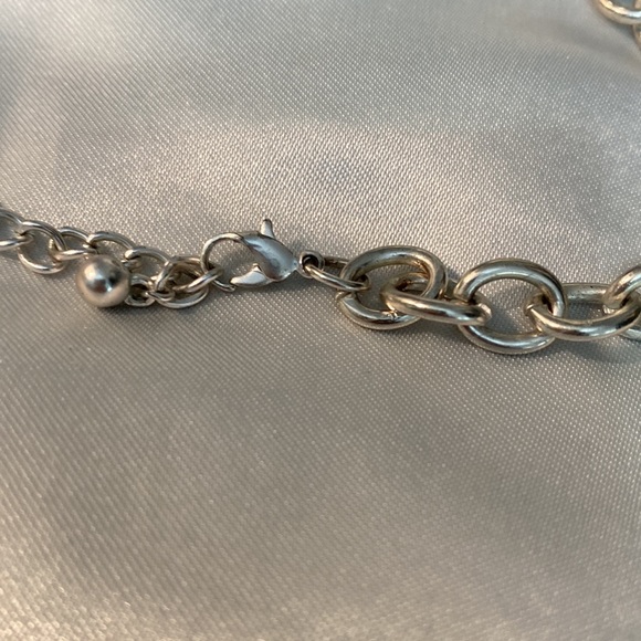 Chunky silver BoHo cross necklace w/clasp - Picture 5 of 5